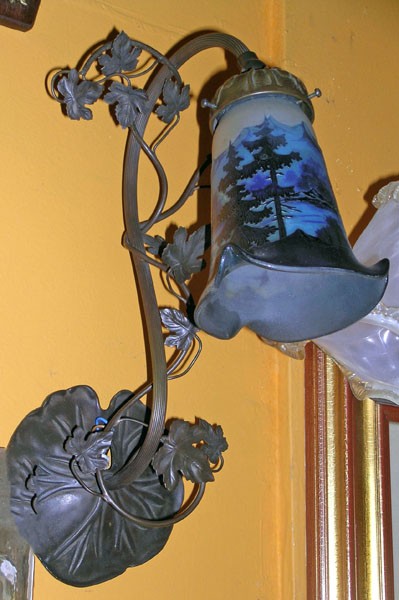 Applique ad una tulipe con paesaggio