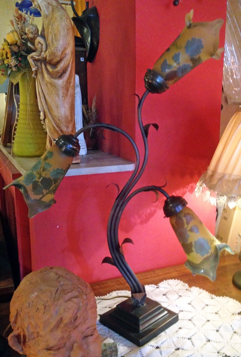 Lampada a tre luci con tulipe 