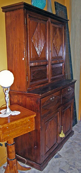 Credenza con pannelli a biscotto