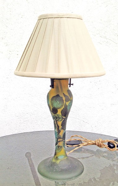 Lampada con paralume beige